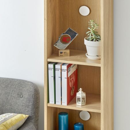 Spot décoratif HALO bibliothèque et meuble avec LED 2W, présentée dans une étagère en bois contenant des livres, une plante en p