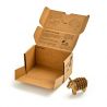 Boîte en carton recyclé pliée et prête à assembler, avec petit animal en carton à côté; nom produit : Prise électrique IP44 étan