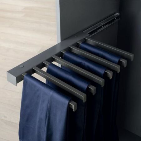 Porte-pantalons latéral...