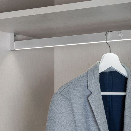 Barre de penderie Castor avec lumière LED, batterie amovible et détecteur de mouvement, 858 mm, Anodisé mat Barre de penderie Castor avec lumière LED, batterie amovible et détecteur de mouvement, 858 mm, Anodisé mat