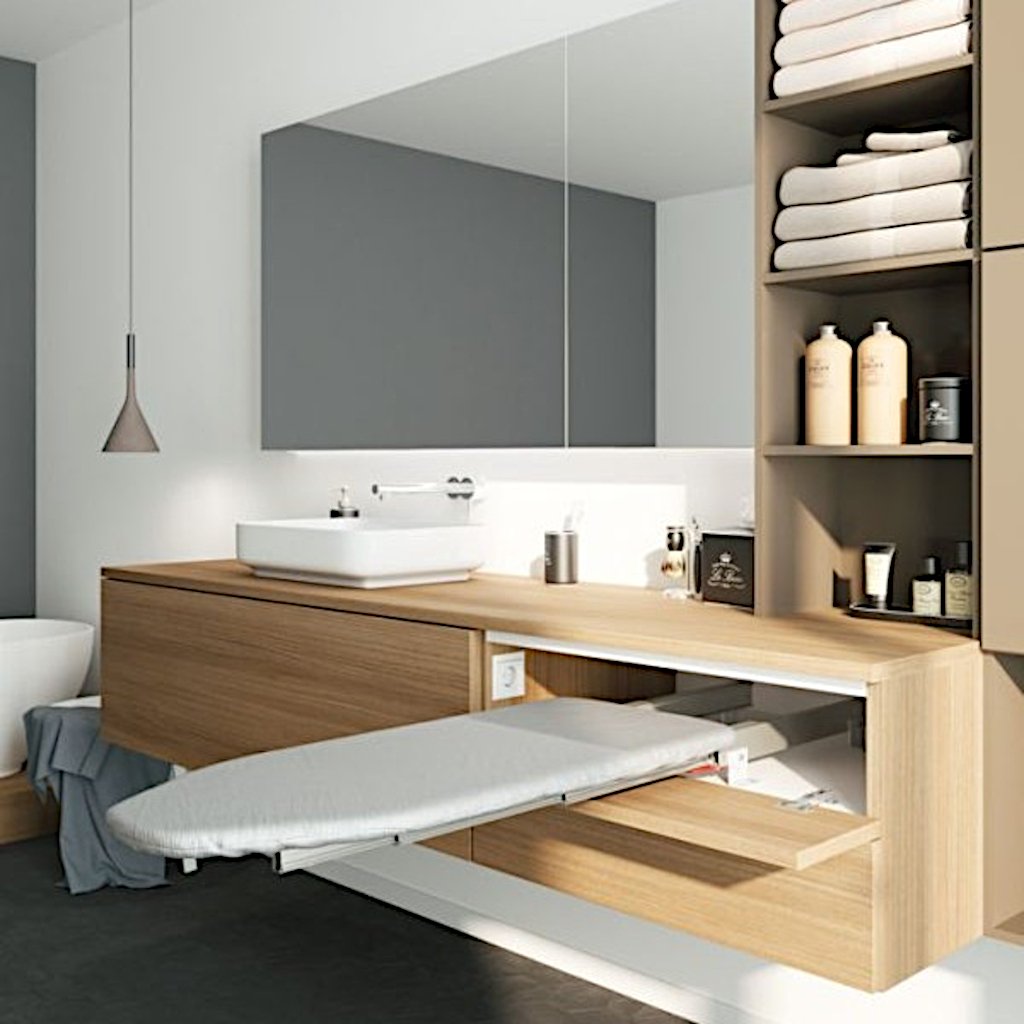 Table à repasser intégrée dans un meuble bas de salle de bain