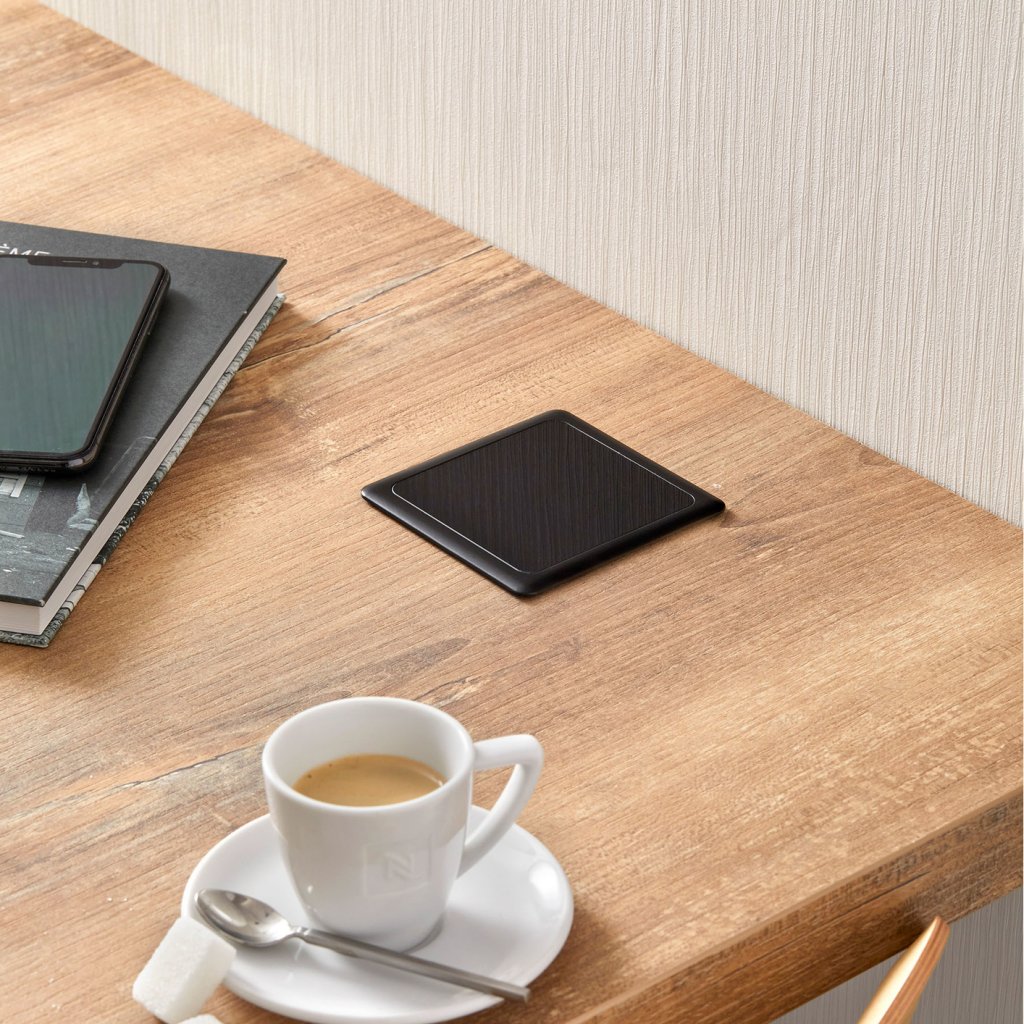 Chargeur Orion encastré visible - Quai 702