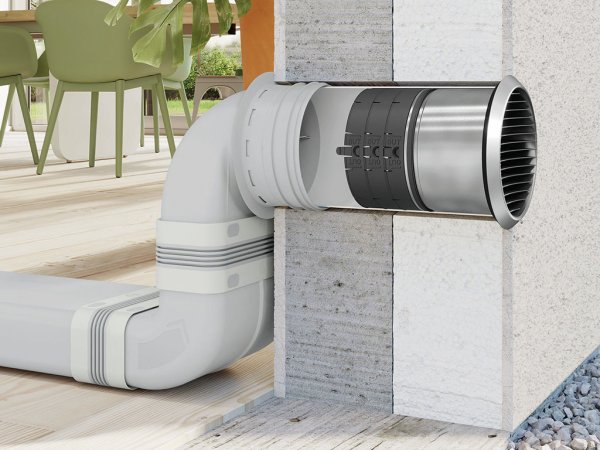 Système de ventilation pour hotte de cuisine avec conduit flexible en PVC gris et boîtier noir, installé dans un mur, près d’un espace intérieur avec mobilier vert. Système de ventilation pour hotte de cuisine avec conduit flexible en PVC gris et boîtier noir, installé dans un mur, près d’un espace intérieur avec mobilier vert.